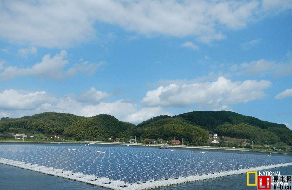 日本家庭供：電使用水上太陽能板