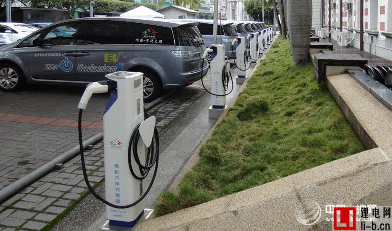 河南新鄉：藍海新能電動汽車成就綠色夢想