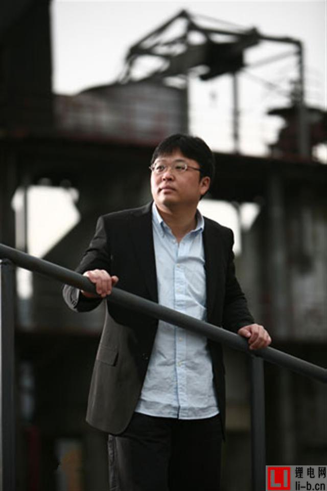 羅永浩示范“靠嘴賣手機” 情懷能感動市場？
