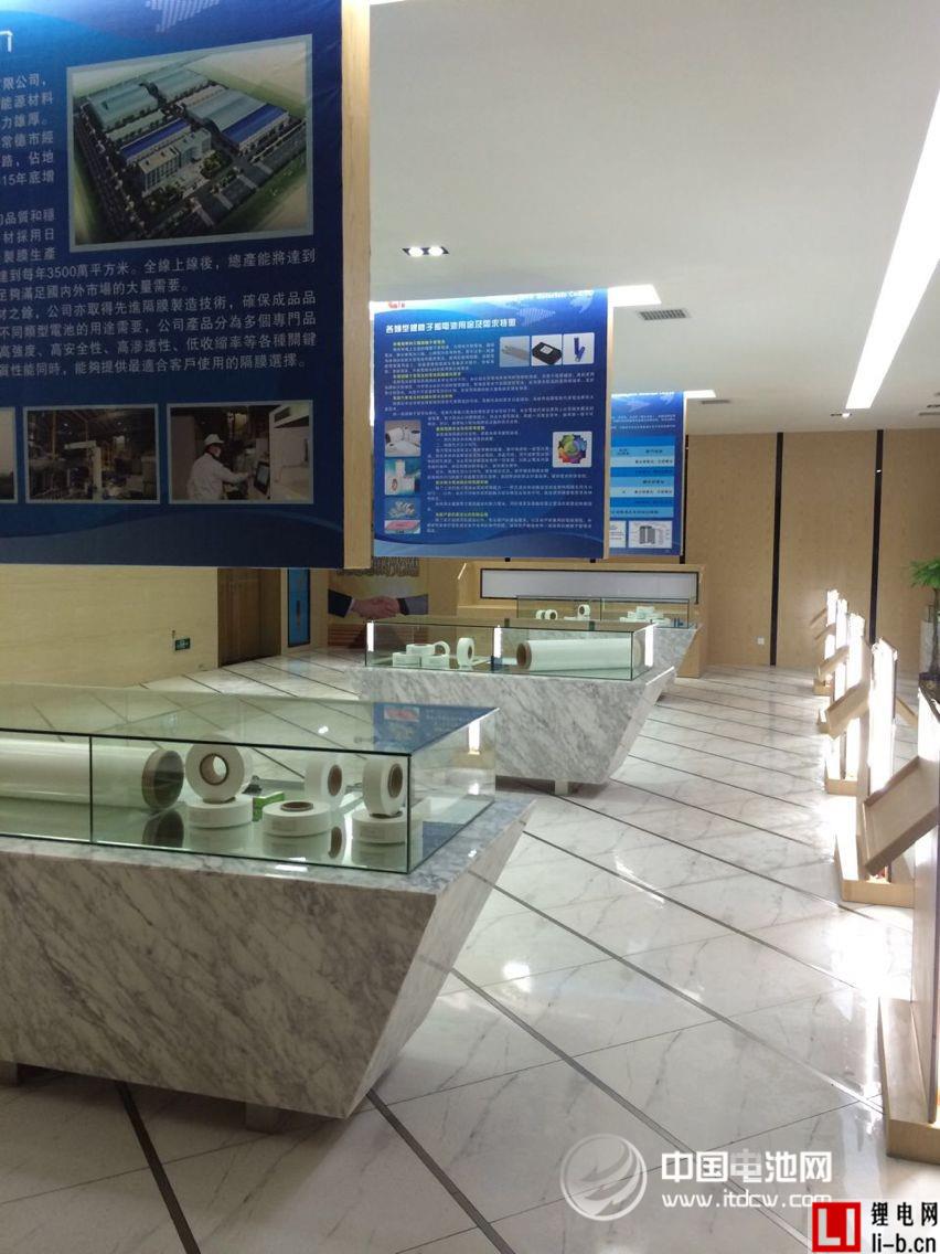 湖南中鋰新材料：60多家代表參觀濕法隔膜生產線