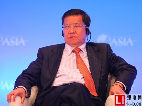 龍永圖：推廣新能源應以公車帶動私車消費