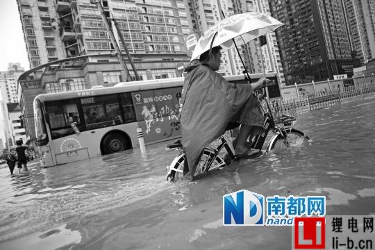 暴雨致深圳2693輛新能源公交車停運 存設計缺陷