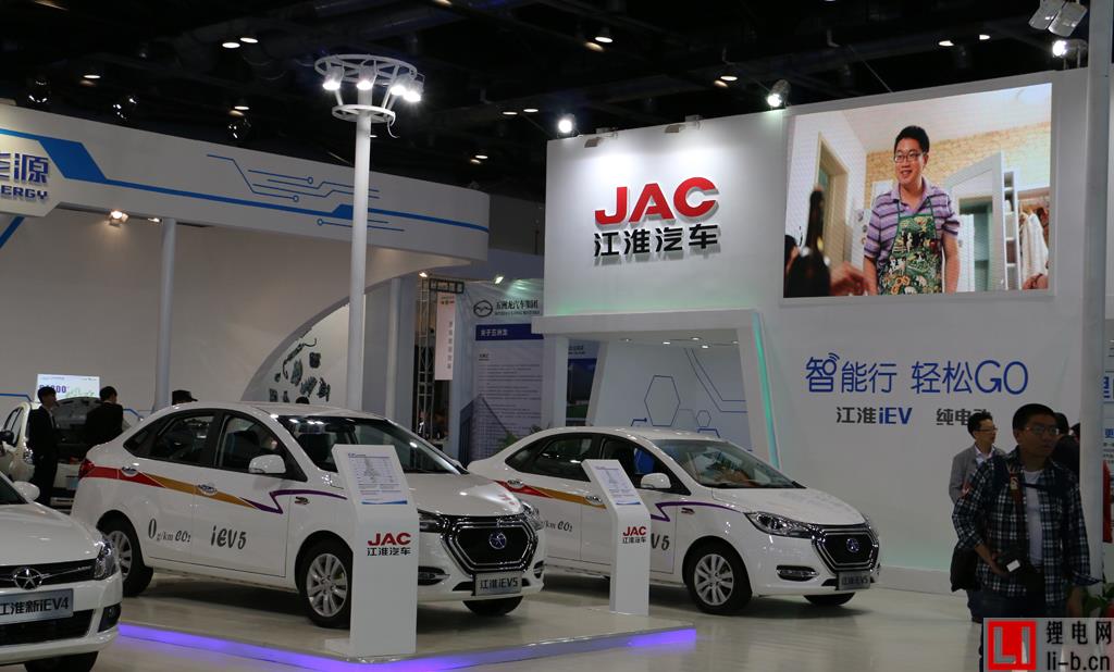 新能源汽車高速成長須破四大難題  專家眾說紛紜