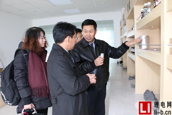 鋰電新能源產業鏈調研團拜訪石墨烯創新產業園