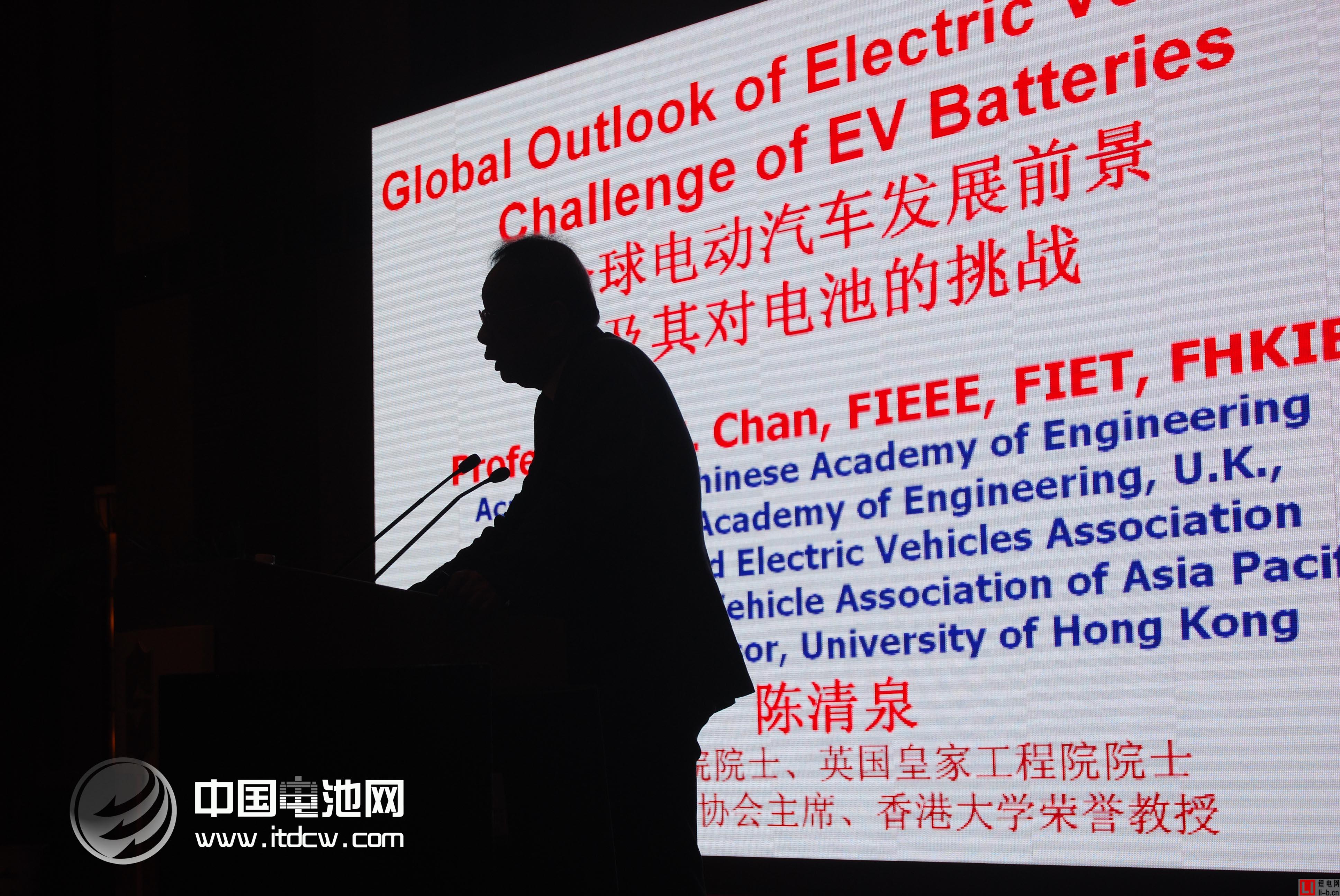 陳清泉：電動汽車商業(yè)化 下一代電池研發(fā)難