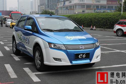 何曉亮：比亞迪墻頭草似的“中間路線”能否走通？