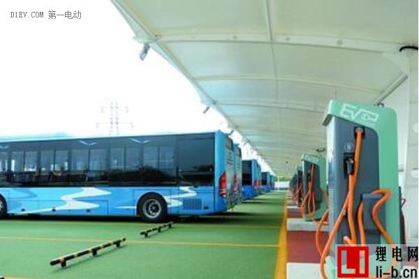 2016年無錫市建成各類充電站32座、充電樁1884臺