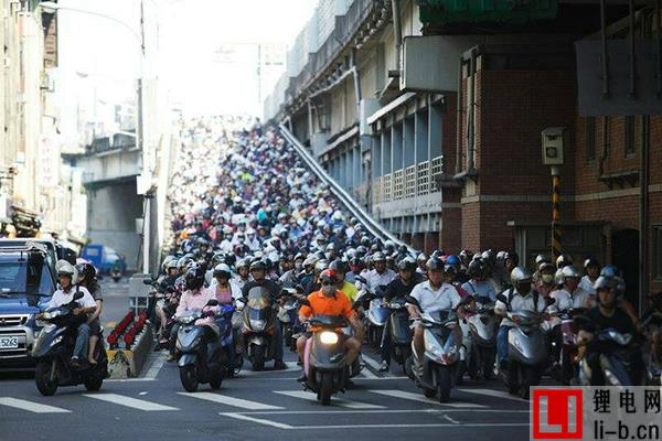 汽車、摩托車分流管理