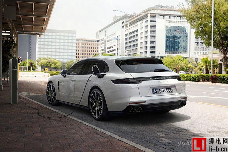 保時(shí)捷Panamera Sport Turismo官圖曝光 日內(nèi)瓦發(fā)布