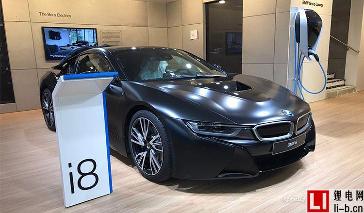 純黑色涂裝版寶馬i8現身日內瓦車展