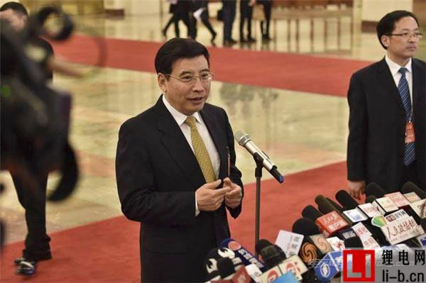 苗圩：對新能源汽車騙補行為“零容忍”