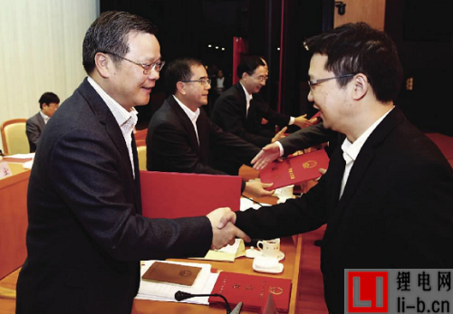 正業(yè)科技“柔性線路板紫外激光切割設(shè)備”榮獲東莞市科技進步一等獎