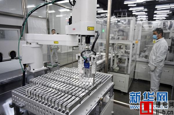 贛鋒鋰業年產6億瓦時動力電池全自動化生產線試產