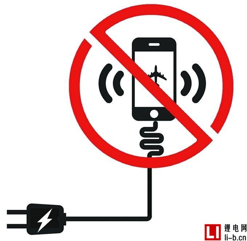 航班上耳機離電池起火爆炸炸傷女乘客 民航“談鋰色變”