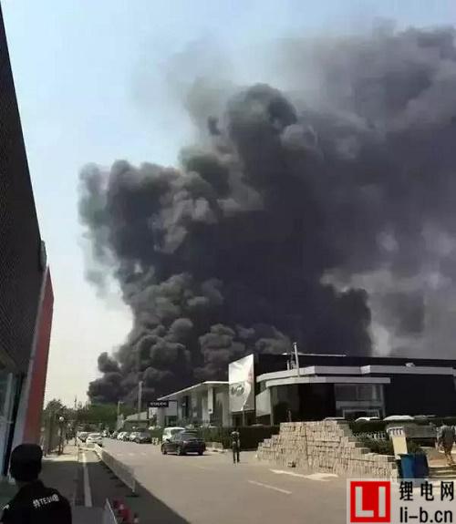 北京發生大面積新能源汽車起火事故，損失慘重