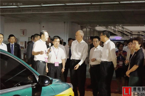 市委書記蔡奇參觀科博會北汽展臺 稱贊EU300換電版出租車