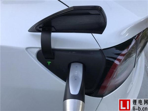 續航可達483公里 特斯拉Model 3新照揭開最終版設計