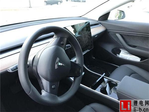 續航可達483公里 特斯拉Model 3新照揭開最終版設計