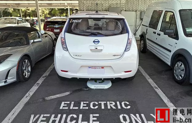 邊開車邊充電 解密巴黎百米充電跑道黑科技