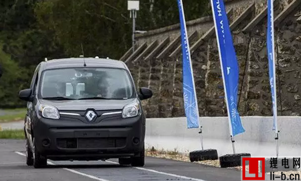 邊開車邊充電 解密巴黎百米充電跑道黑科技
