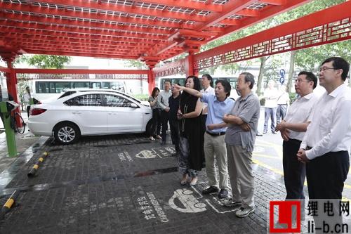 馬凱：統(tǒng)籌規(guī)劃 創(chuàng)新發(fā)展 推動新能源汽車產業(yè)做優(yōu)做強