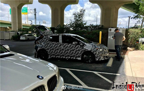 油門和剎車在一個踏板，你讓我怎么開？