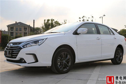實際購車價為14.99萬 2017款比亞迪秦80上市