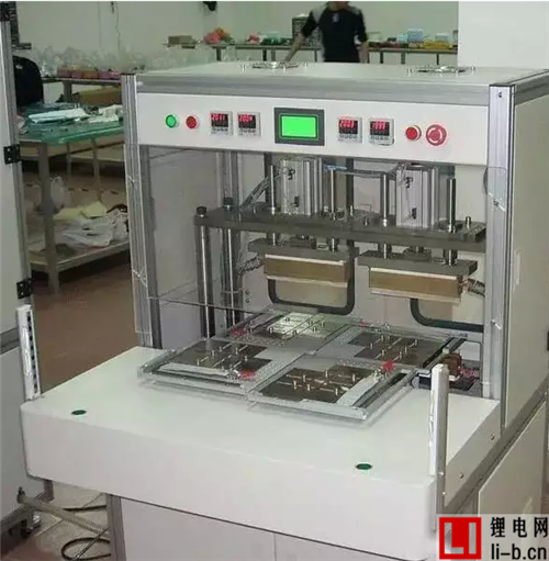 從軟包鋰電芯生產(chǎn)封裝流程 看鋁塑膜的重要性
