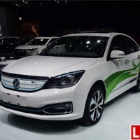 2017上海車展：東風風神E70正式亮相
