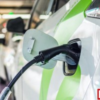 全球投資3000億美元研發(fā)電動汽車 一半用于中國市場